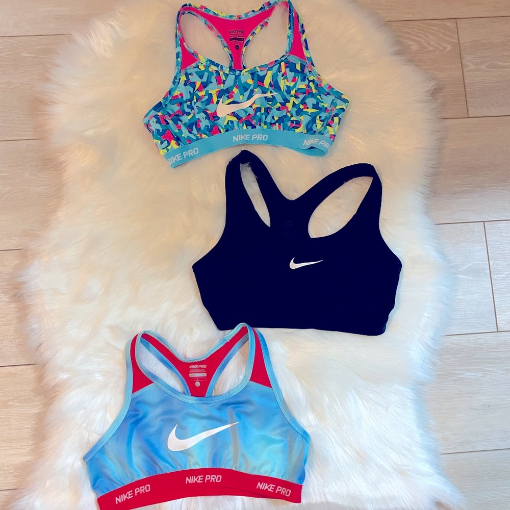Womens Nike XS sports bras